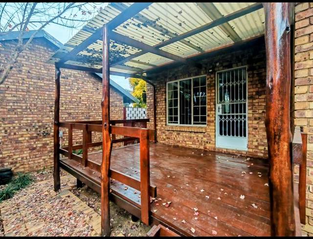 2 BEDROOM HOUSE FOR SALE IN HEUWELOORD